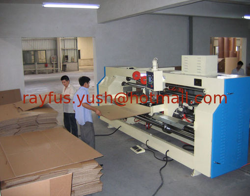 Machine à coller en carton à deux pièces entièrement automatique, avec unité de pressage et sortie latérale fournisseur